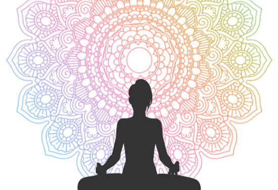silhouette noire d'une femme assise en position tailleur zen, entourée d'un mandala